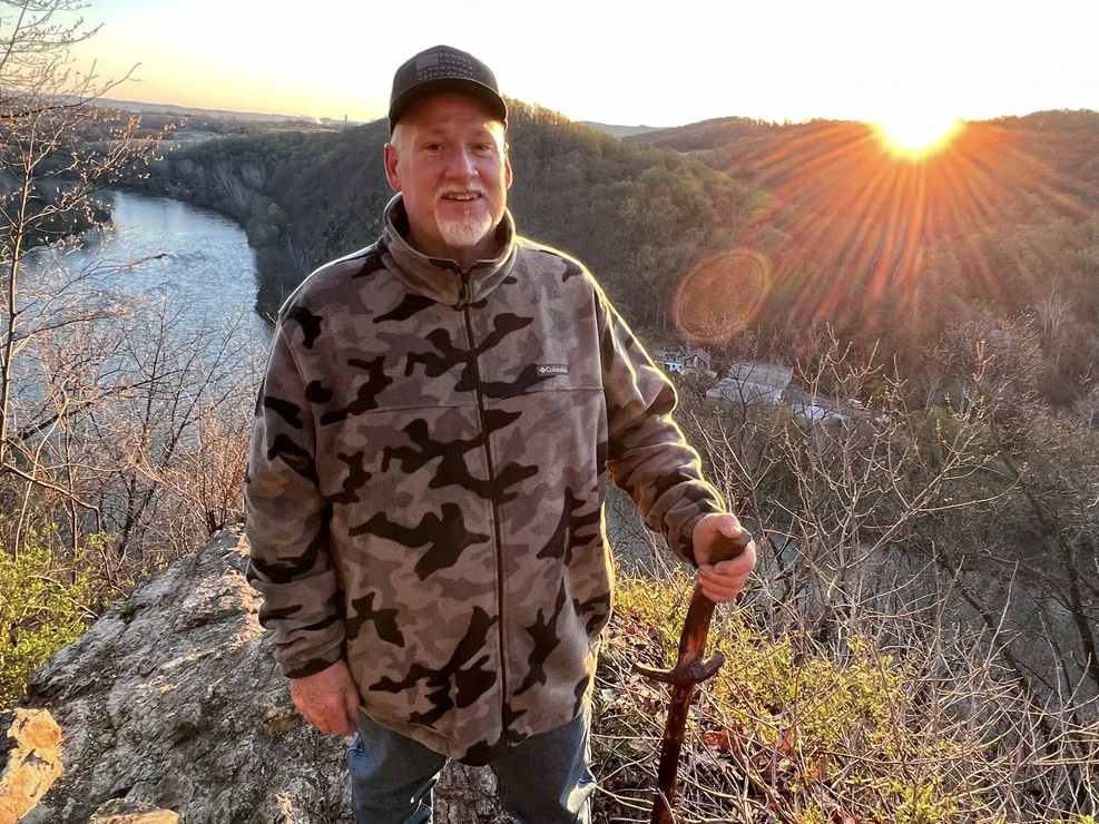 In Loving Memory of Edward Segreaves and Lucas Snyder (“Loopy”)